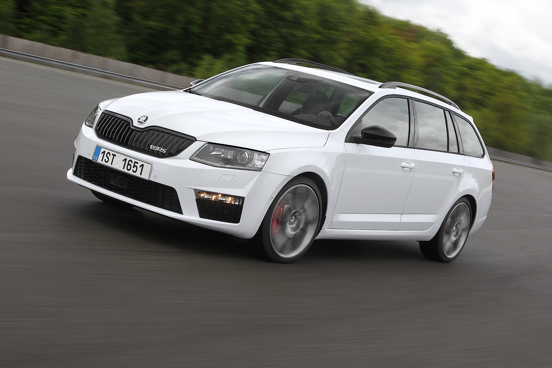 SKODA-Octavia-Combi-RS-4877_23